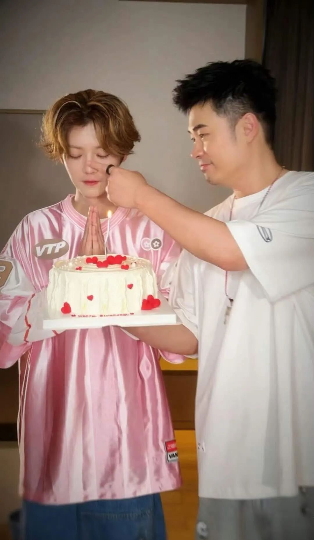 鹿晗36岁生日，关晓彤又沉默了！邓超陈赫倒是准时得像个“亲爹团”（组图） - 5