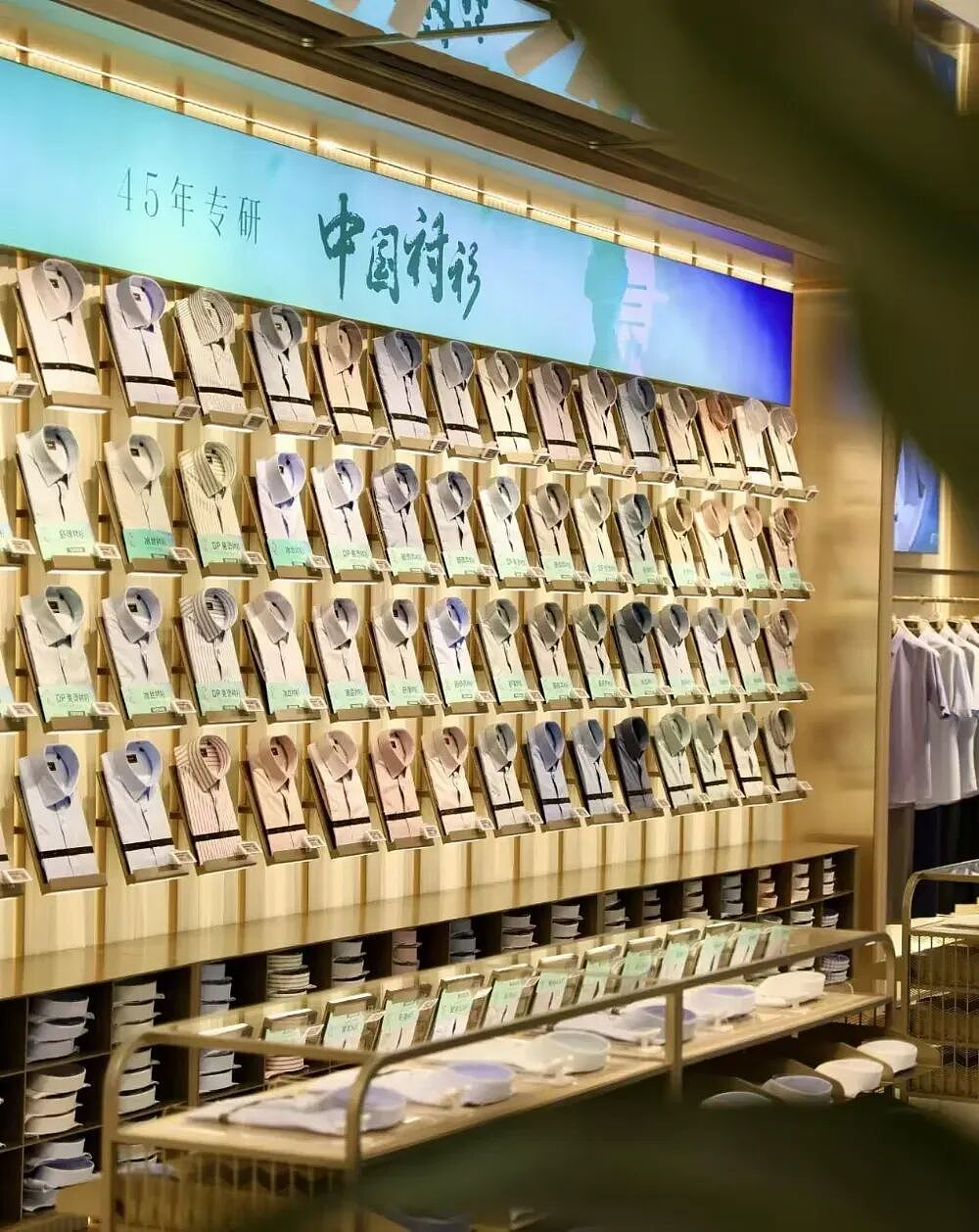 “裁缝股王”交棒49岁独女，百亿帝国将走向何方？ - 13