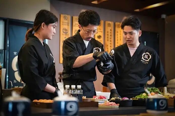 不想吃预制菜的年轻人，捧红“穷鬼版omakase” - 8