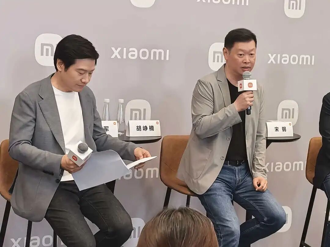 10个月只赢了2次，雷军：输给特斯拉不丢人，YU7现已有绝对竞争力！“从造车第一天开始，米粉和大众就期待我们超过特斯拉” - 3
