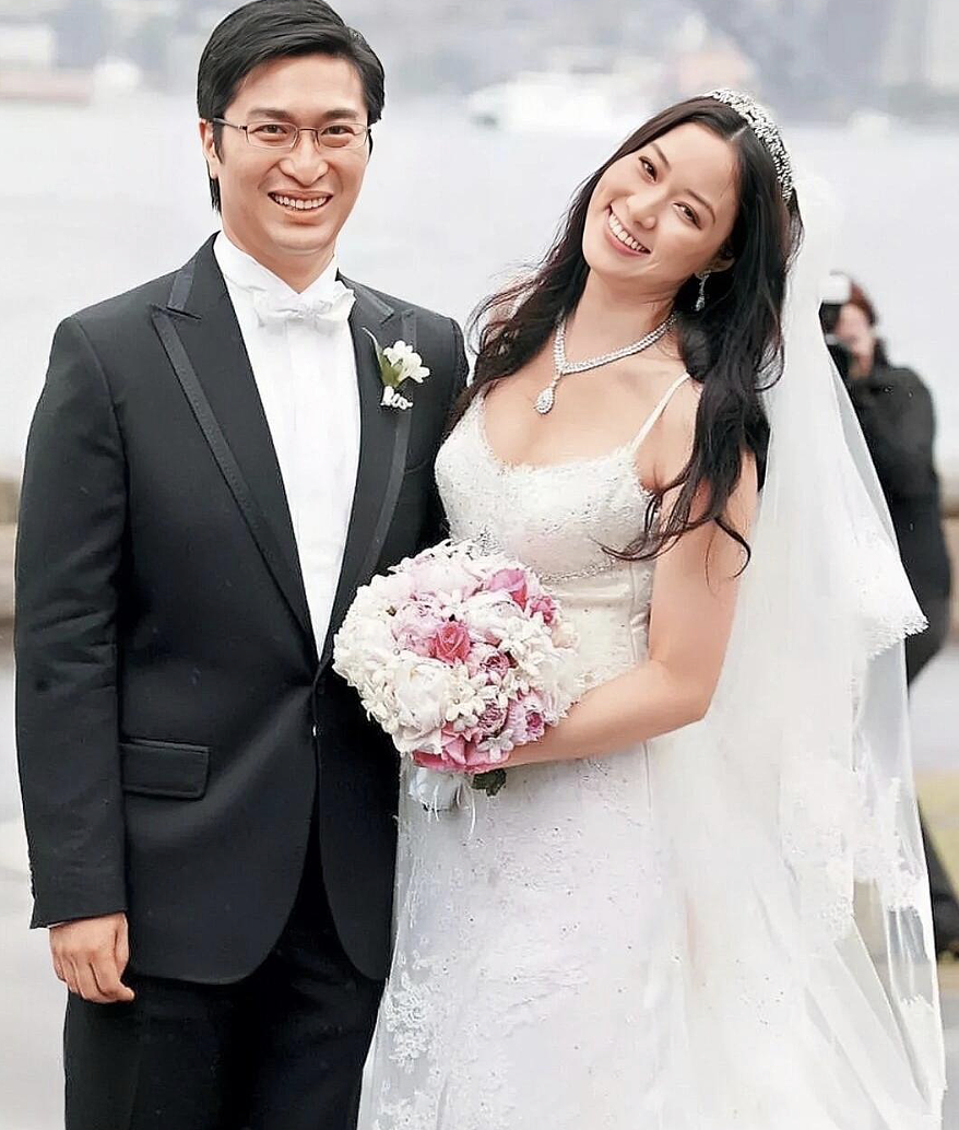 港圈震动！徐子淇神隐3年王者归来！9年生4胎站稳脚跟，从“千亿儿媳”到“豪门主母”，43岁的她，活成人生赢家！ - 6