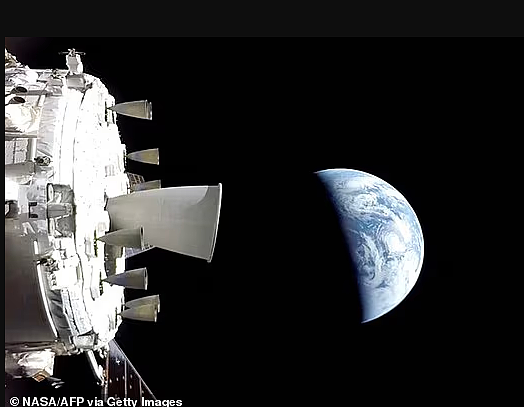 历史性一刻！NASA“阿耳忒弥斯二号”返航成功，人类重启登月时代 - 8