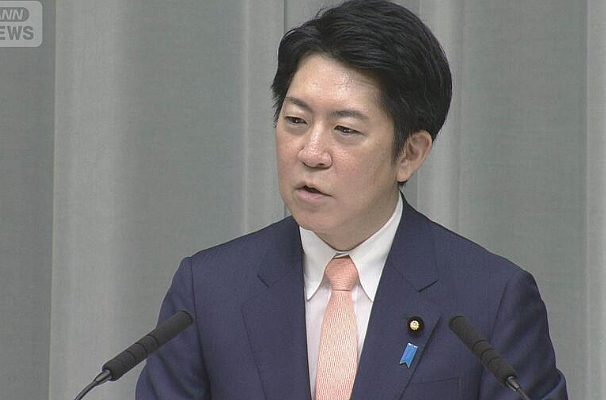 日本国民零食突然改黑白包装！日本政府嘴硬称“石油管够”！日网友：到底谁在说谎！（组图） - 3