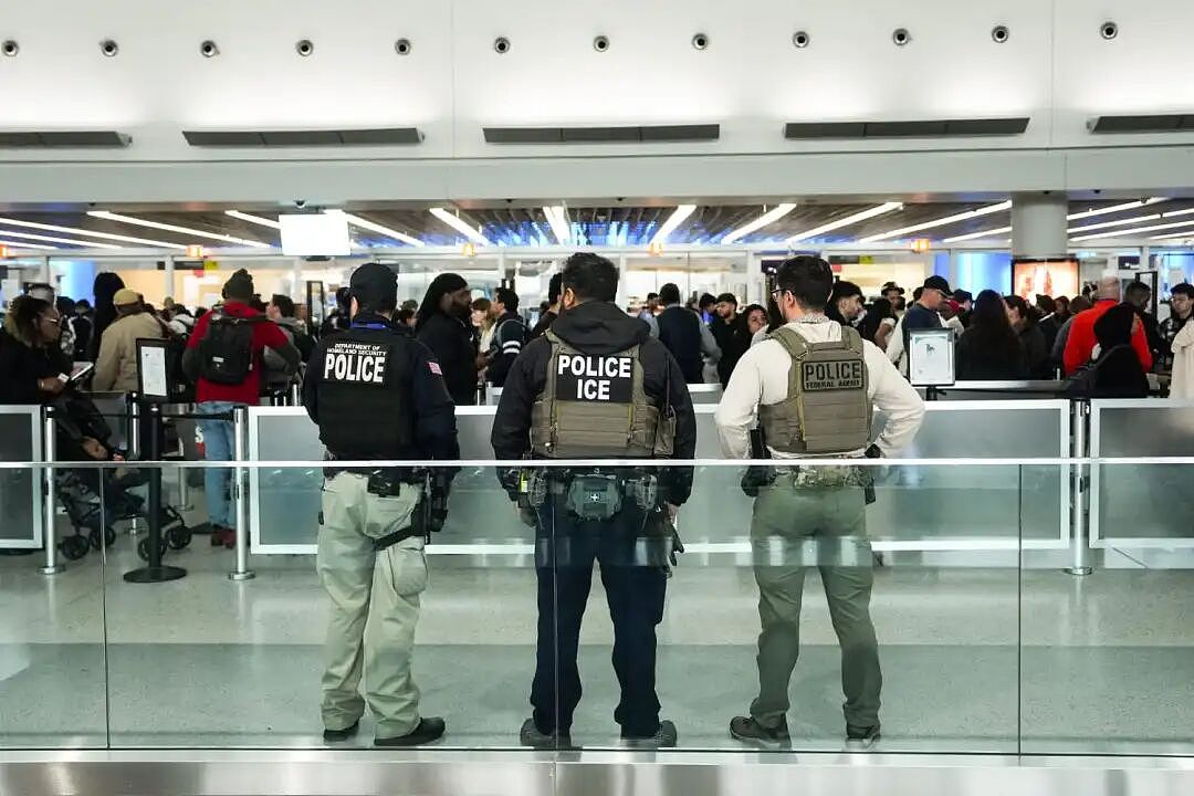 撤走海关?特朗普再出“疯招”:纽约加州国际航线恐全面瘫痪,留学生回国路断了? - 2