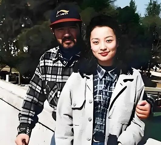 张纪中被曝婚内转移千万资产给小31岁现任 - 2