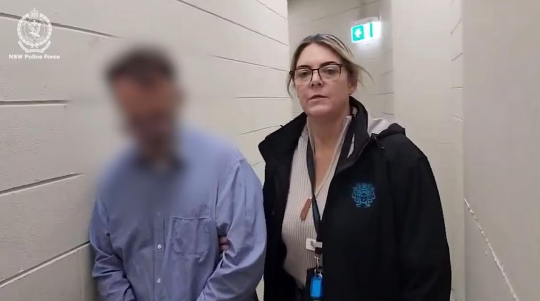 惊曝！悉尼华人区小学出事了！54岁男教师校内被捕！涉嫌持有儿童虐待材料，车内还查获毒品！家长们炸锅了…… - 4