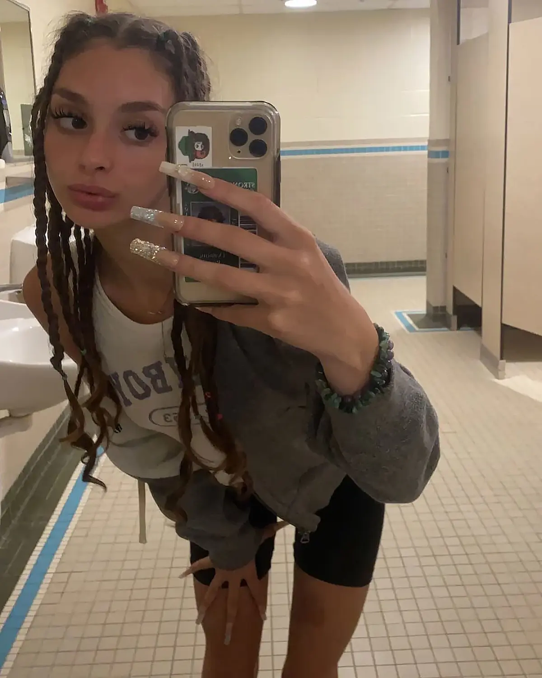17岁恶女飙车撞墙杀男友！庭上装失忆躲过死刑，入狱后竟骄奢放纵每天炫耀杀过人？（组图） - 11