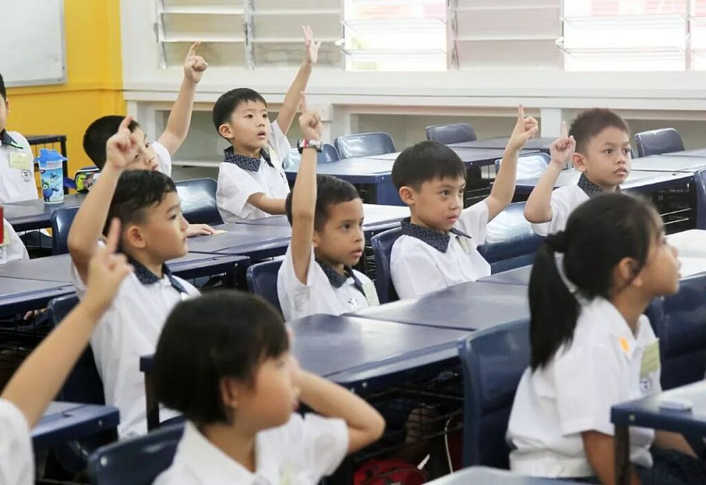 小学生“犯法”一样被打鞭！新加坡教育管制放狠招，中国新移民家长坐不住了（组图） - 27