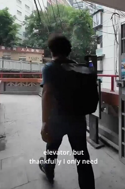 惊！中国人通勤日常火爆外网！百万外国网友吓傻了：这么刺激的吗！ - 3