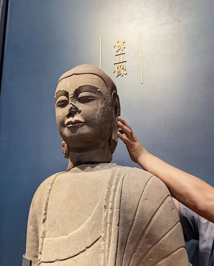 山西村民养猪场附近挖出1400年前佛首！无偿交给博物馆（组图） - 3