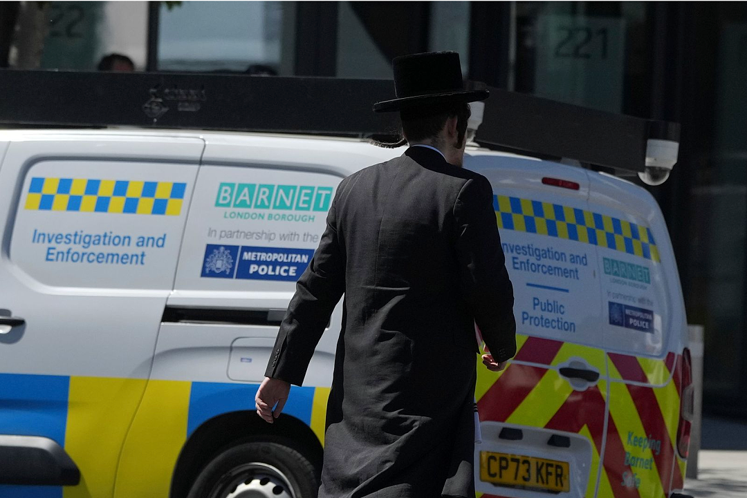 澳洲发布赴英旅行警告！恐袭威胁升级至“严重”，首相视察遭抗议，局势不容乐观（组图） - 1