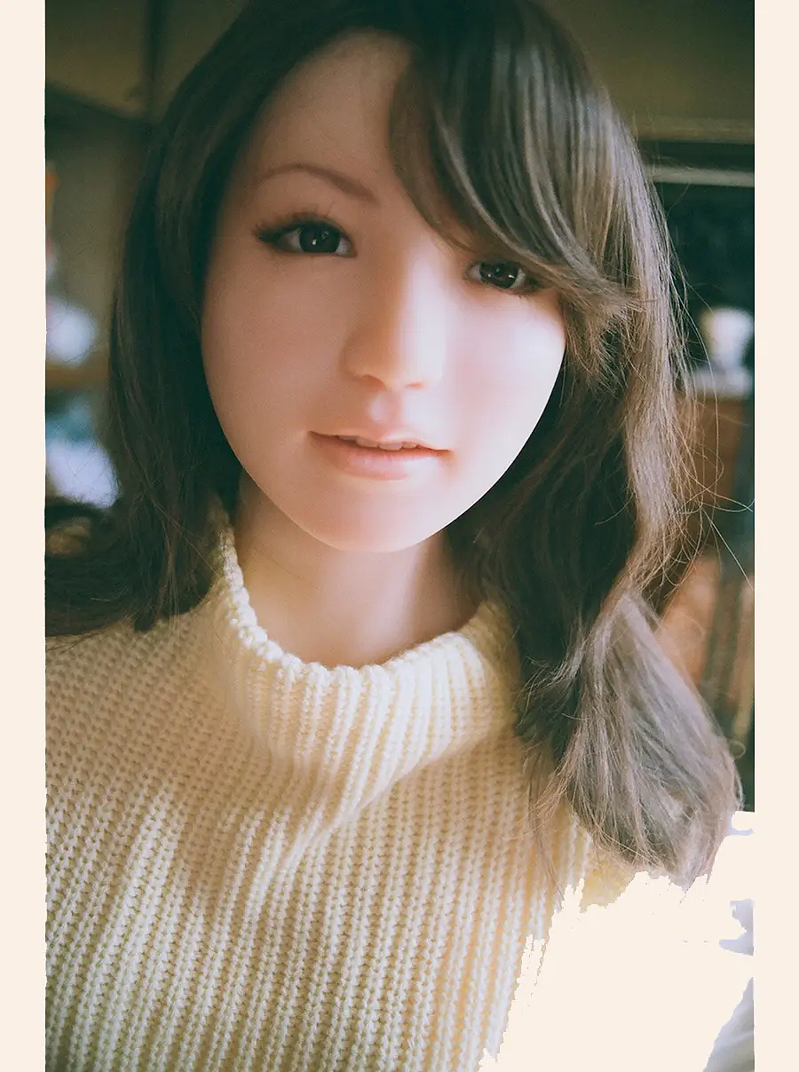 日本60岁大爷恋上硅胶娃娃!抛弃妻女后同居,带“她”四处约会游玩?(组图) - 8
