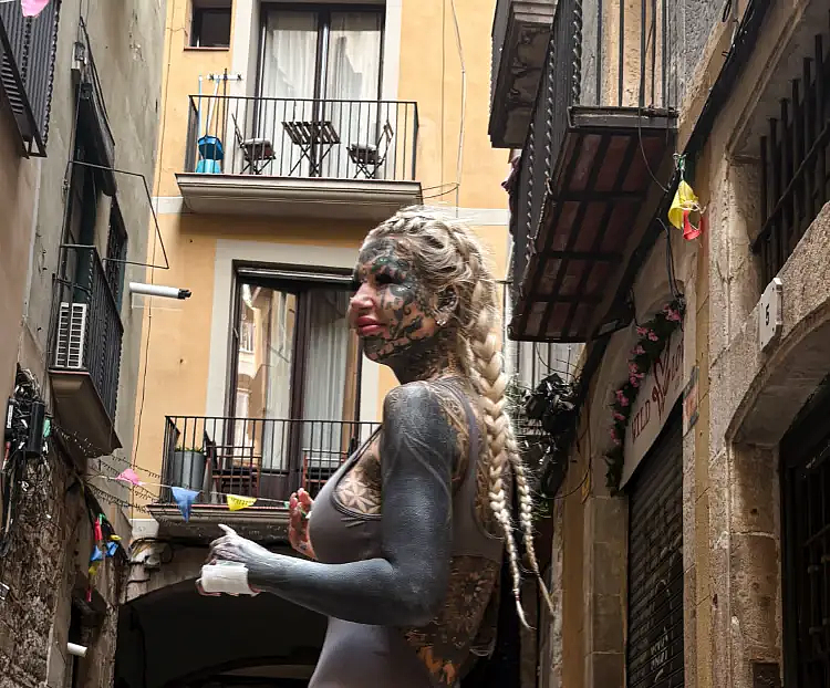 “全球纹身最多女性”手术改造太惊悚!几经生死不愿停,称是终生追求? - 9