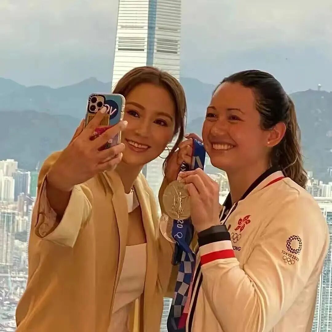 港圈震动！徐子淇神隐3年王者归来！9年生4胎站稳脚跟，从“千亿儿媳”到“豪门主母”，43岁的她，活成人生赢家！ - 17