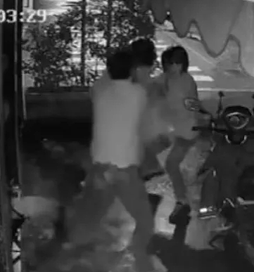 华人追打入室窃贼致其死亡，一审被判17年！“痛打小偷”为何成了故意杀人？ - 2