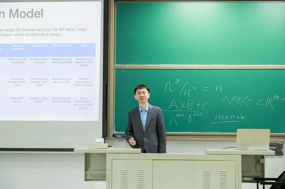 黄仁勋预言成真！AI狂飙，英语专业复活了... - 8