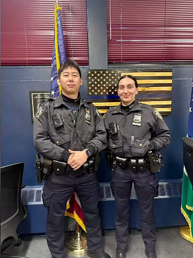 华裔警员再立新功：从救婴英雄到追匪干探，再到飞车追捕数条街勇擒劫匪（组图） - 1