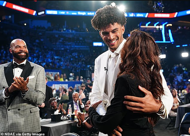 双胞胎命悬一线，妈妈被迫31周剖腹产！18年后成NBA探花（组图） - 1