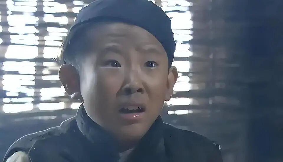 9岁停止发育,演员侯祥年近40只能演孩子,娶美妻却被嘲像母子!(组图) - 3