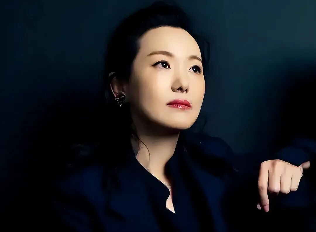 她陪伴陈道明8年，2亿身价不求名分，转身嫁王菲初恋成人生赢家（组图） - 3