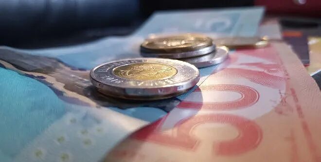 30岁女子年入$4.5万：存款近$10万，每天为钱发愁（组图） - 2