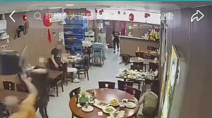 监控画面曝光!华男中餐馆内挥刀随机伤人,顾客惊慌逃命(组图) - 5