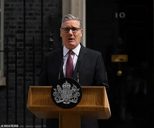 英国首相请辞唐宁街10号，遭到英国人嘲讽：早就该卷铺盖滚蛋了（组图） - 1