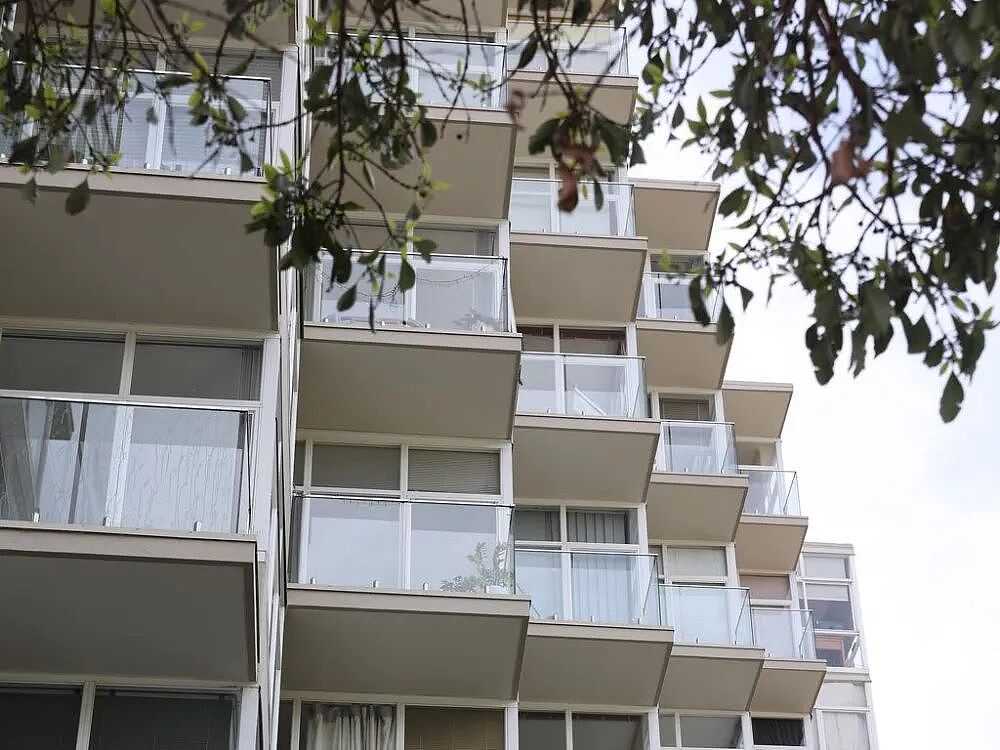澳租客在阳台晾衣服被物业禁止,太荒谬?物业有权吗? - 3