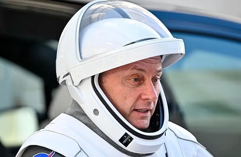在太空漂着，忽然发现自己不会说话了！NASA：立刻终止，快回地球！（组图） - 2