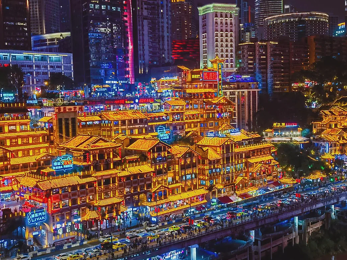 惊！中国人通勤日常火爆外网！百万外国网友吓傻了：这么刺激的吗！ - 1