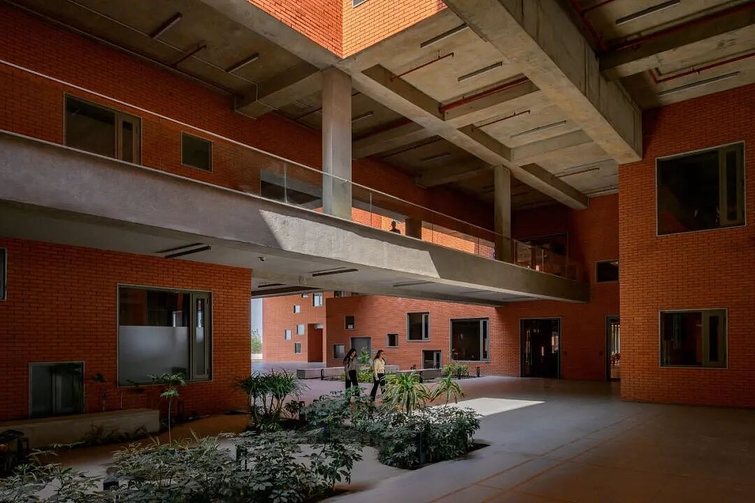 463层楼梯!印度大学把教学楼建成现实版