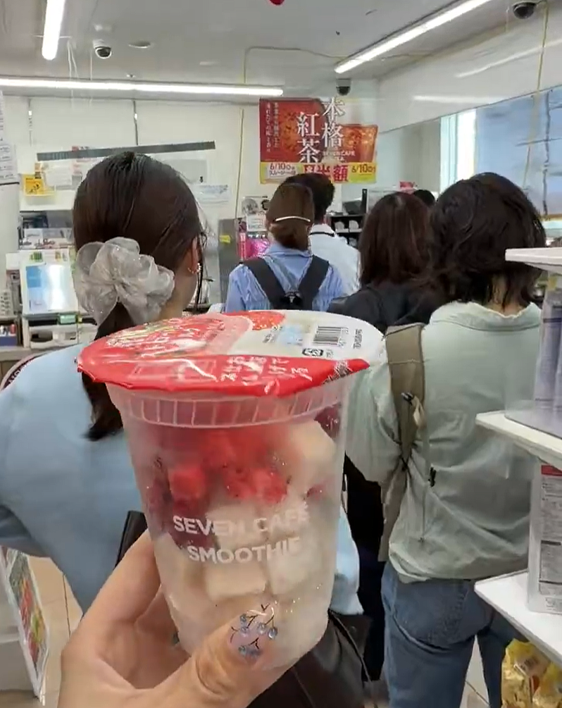 日本一杯半价冰沙引爆全网!排队2小时、机器干到报废!日网友:感觉日本变穷了… - 6