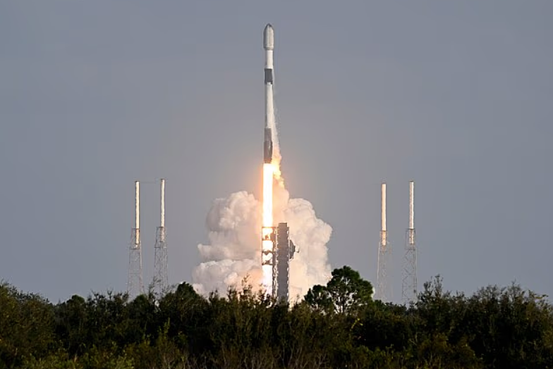 马斯克又要搞大事!SpaceX冲2万亿上市,史上最大IPO要来了(组图) - 1