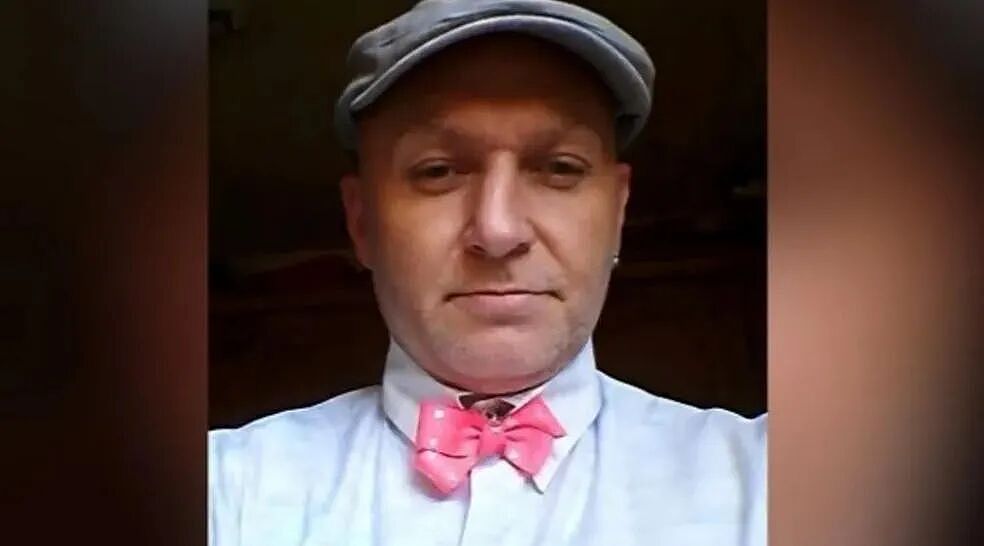 离谱！房租涨了80镑，暴躁老哥直接把房炸了？！关键他自己还在房里... - 2