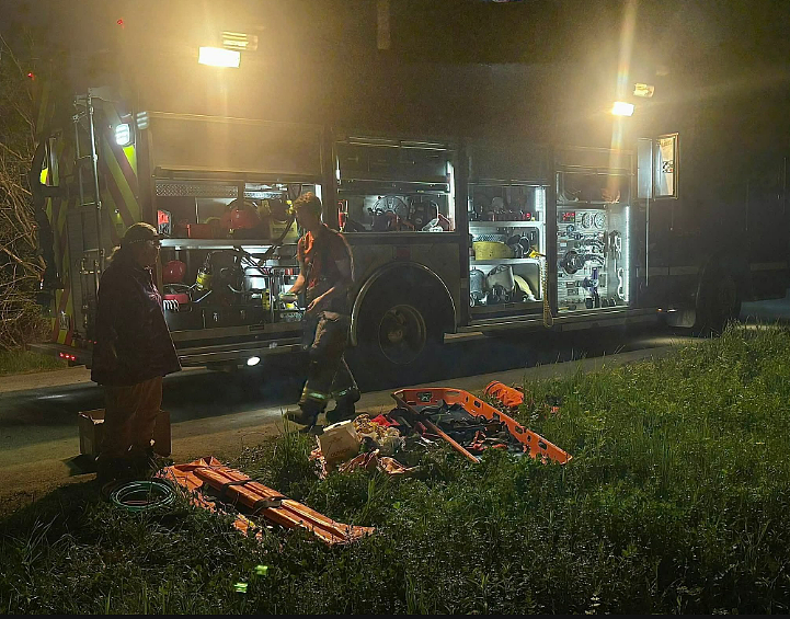洞穴变“死亡夹具”！男子滑入熊夹岩缝动弹不得，被困6小时险窒息 - 3