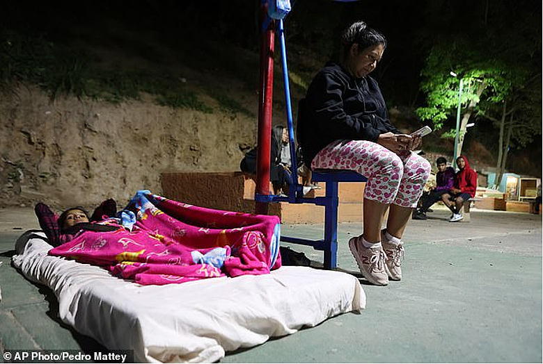 百年来最强震！委内瑞拉1分钟连发两次7级强震，首都建筑成片坍塌，死亡人数恐达10万（组图） - 19