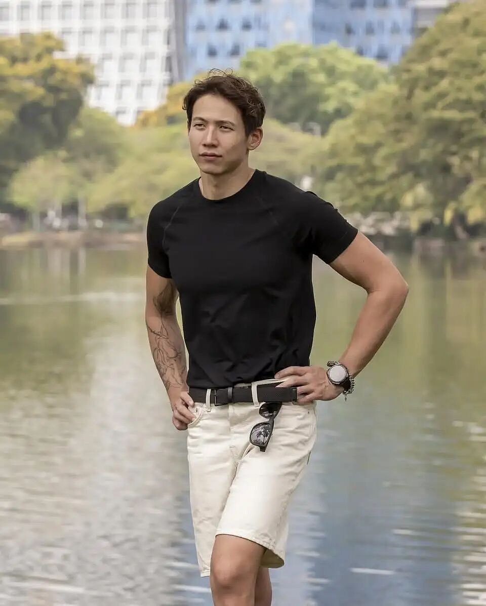 顶级豪门曝惊天丑闻!弟弟被亲哥性侵12年,全家默许!亲妈把他告上法庭(组图) - 6