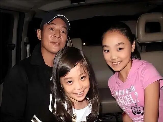 “没抛妻弃女,是净身出户”,向太曝李连杰离婚内幕!和女儿新加坡生活曝光:准备送婚房… - 17
