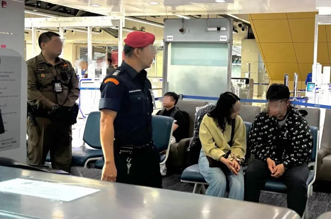 华人男子大闹国际机场，结果惨了：将立即驱逐出境，终身禁止入境（组图） - 7