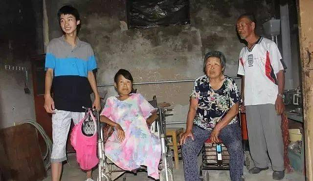 河南高考699分女生“家庭背景”冲上热搜:当你成功了,身边全是好人 - 12