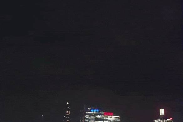 Vivid Sydney突发重大事故！89架无人机集体“翻车”坠海，官方紧急叫停...（组图） - 5