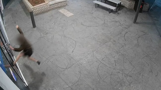 澳洲一面包店遭青少年袭击，亚裔店主严重受伤！“周围很多人，但他们不怕” - 3