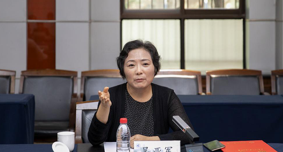 手握11万亩地皮,银行存700多亿!她才是中国隐形“地产女首富”(组图) - 3