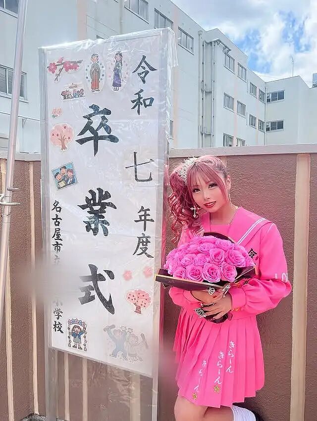 日本一小学生辣妹晒毕业照惊呆众人！网友：这真不是40岁么？！（组图） - 3