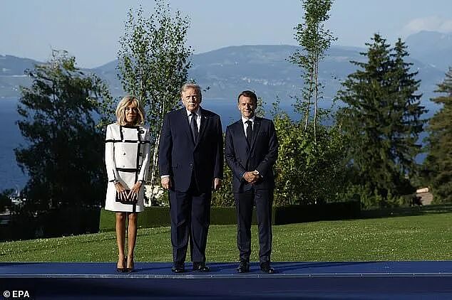 G7峰会成霸总现场?特朗普紧握她的手,耳语不断!小丽姐淡定回应(组图) - 13