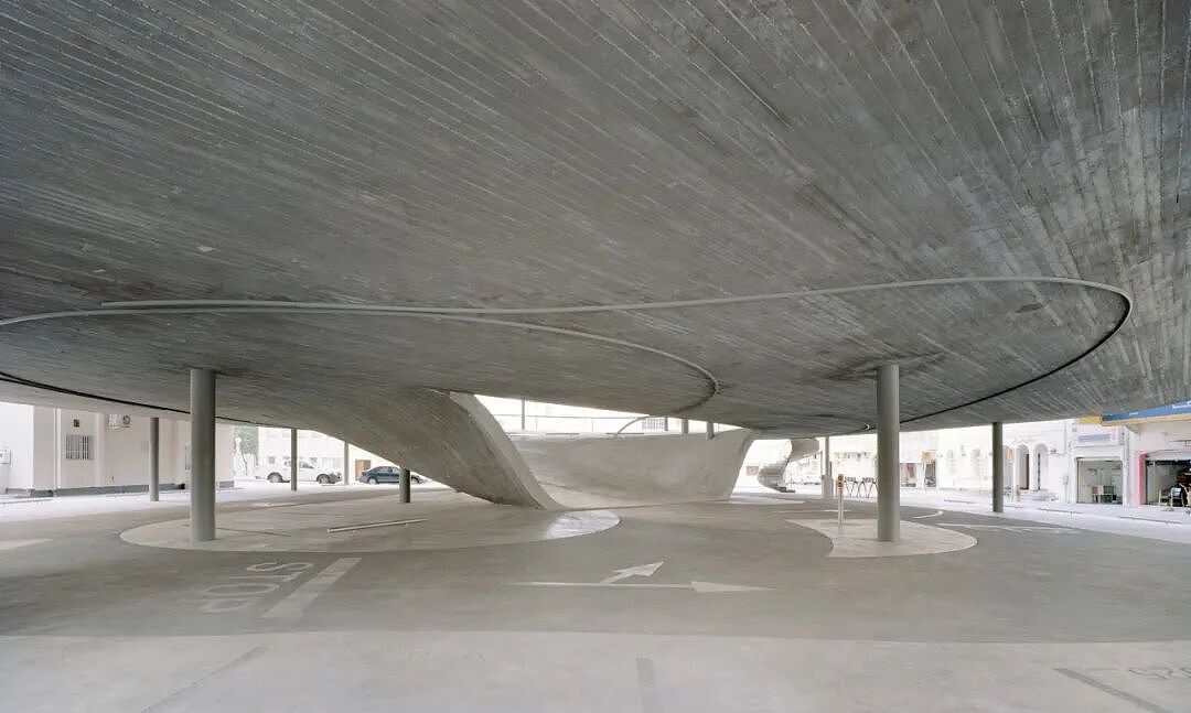 建成3年就被拆?被称“建筑界最酷停车楼”凉了,4座已拆2个!网友:设计师哭晕...(组图) - 13