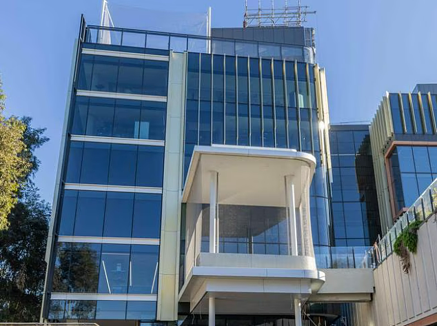 1.55万家庭抢一个学区!澳洲顶尖公立学校周边房价飙至$490万,华人家长都看呆了 - 6