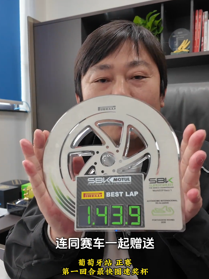 张雪宣布捐赠嫣然“加码”:将冠军奖杯、签名帽子一起赠送(组图) - 4