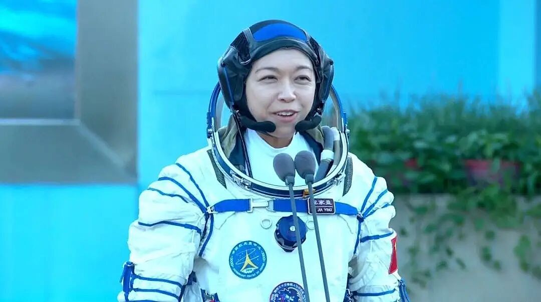 三年级差点退学，44岁飞向太空：香港首位女航天员的“不设限人生”（组图） - 5