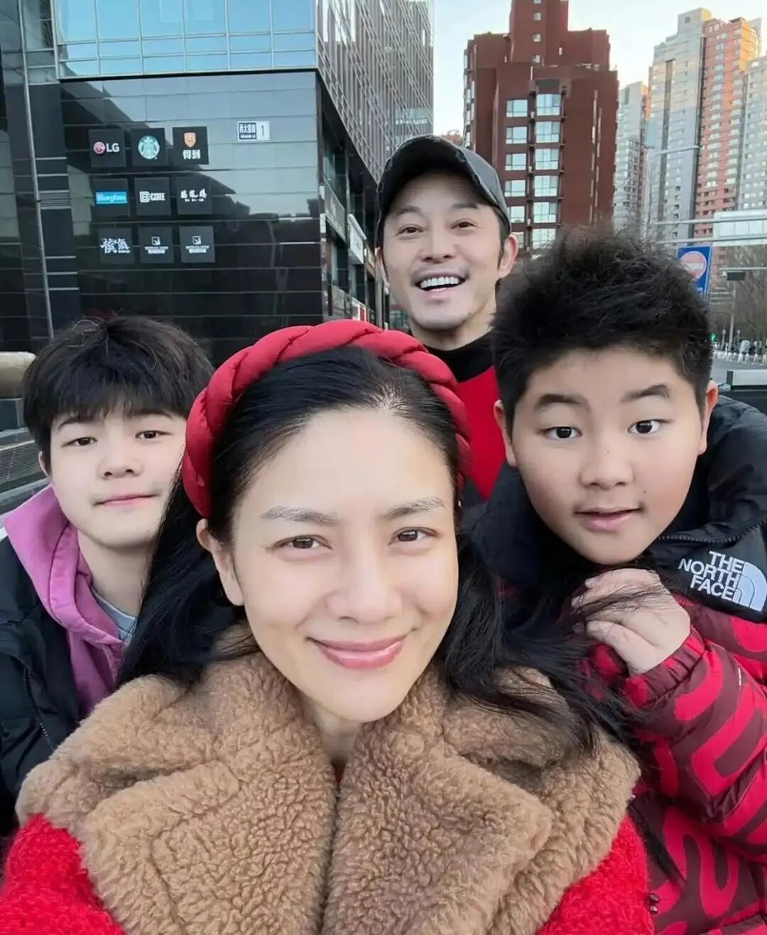 张艺谋儿子耶鲁毕业、沙溢胡可送娃英国留学：星二代为何纷纷选择去留学？（组图） - 9